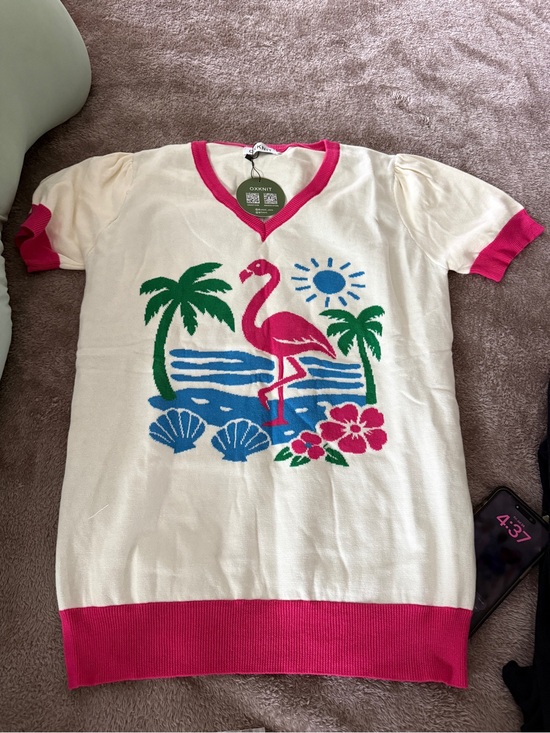 OXKnit Tops - Coastal Flamingo Short Sleeve V-Neck Tee by Unknown Brand - Cream/Pink